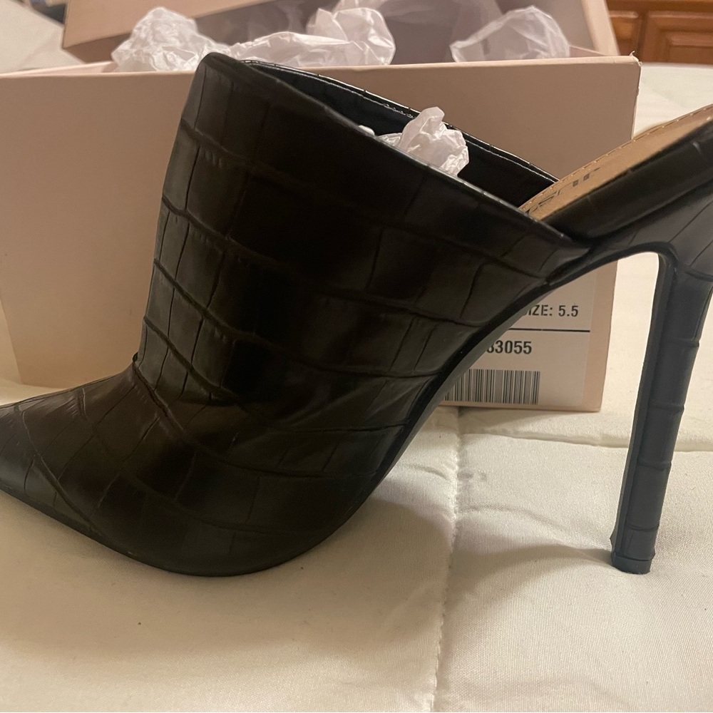 NEW Tishani Black Pumps y Just Fab Size 5.5